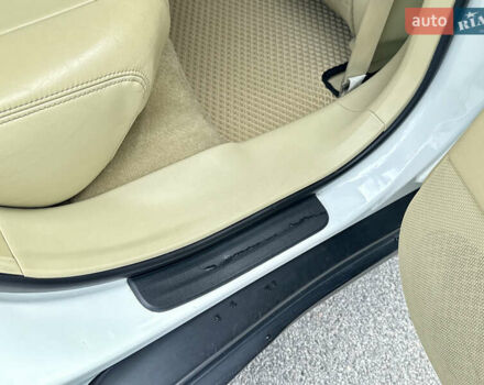 Белый Инфинити QX70, объемом двигателя 3.7 л и пробегом 200 тыс. км за 16800 $, фото 26 на Automoto.ua