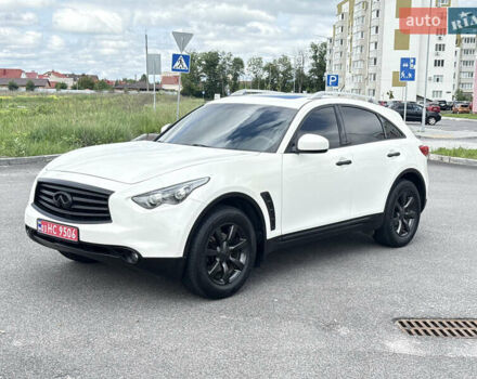 Белый Инфинити QX70, объемом двигателя 3.7 л и пробегом 200 тыс. км за 16800 $, фото 6 на Automoto.ua