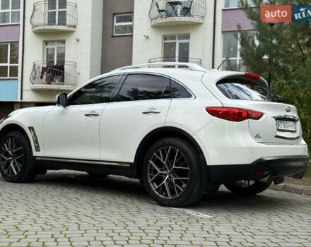 Белый Инфинити QX70, объемом двигателя 3.7 л и пробегом 180 тыс. км за 21777 $, фото 5 на Automoto.ua