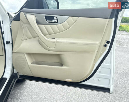 Белый Инфинити QX70, объемом двигателя 3.7 л и пробегом 200 тыс. км за 16800 $, фото 30 на Automoto.ua