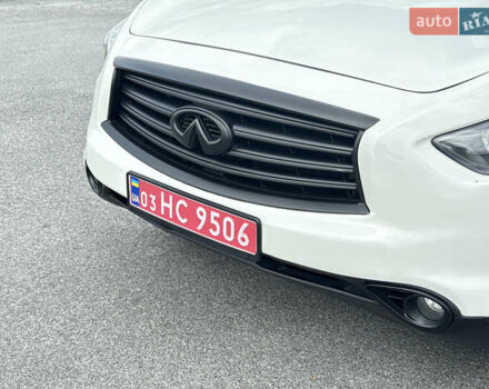 Белый Инфинити QX70, объемом двигателя 3.7 л и пробегом 200 тыс. км за 16800 $, фото 4 на Automoto.ua