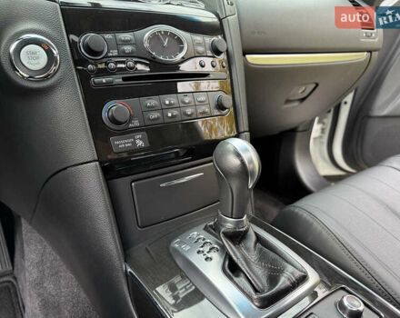 Белый Инфинити QX70, объемом двигателя 3.7 л и пробегом 180 тыс. км за 21777 $, фото 19 на Automoto.ua