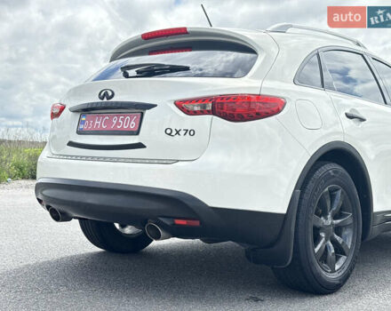 Белый Инфинити QX70, объемом двигателя 3.7 л и пробегом 200 тыс. км за 16800 $, фото 14 на Automoto.ua