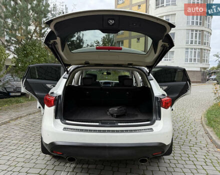 Белый Инфинити QX70, объемом двигателя 3.7 л и пробегом 180 тыс. км за 21777 $, фото 26 на Automoto.ua