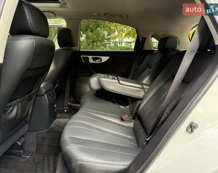 Белый Инфинити QX70, объемом двигателя 3.7 л и пробегом 180 тыс. км за 21777 $, фото 24 на Automoto.ua