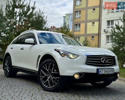 Белый Инфинити QX70, объемом двигателя 3.7 л и пробегом 180 тыс. км за 21777 $, фото 2 на Automoto.ua