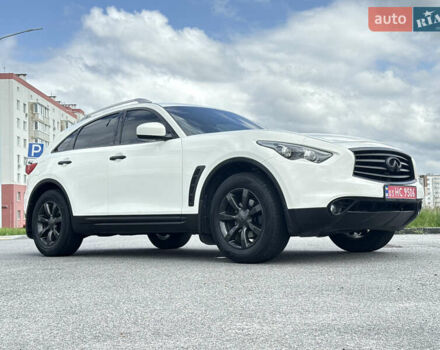 Белый Инфинити QX70, объемом двигателя 3.7 л и пробегом 200 тыс. км за 16800 $, фото 19 на Automoto.ua