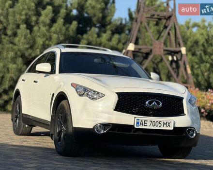 Белый Инфинити QX70, объемом двигателя 3.7 л и пробегом 66 тыс. км за 19800 $, фото 22 на Automoto.ua