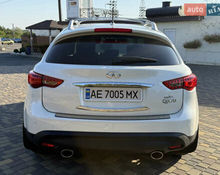 Белый Инфинити QX70, объемом двигателя 3.7 л и пробегом 66 тыс. км за 19800 $, фото 8 на Automoto.ua