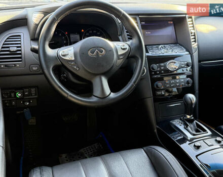 Белый Инфинити QX70, объемом двигателя 3.7 л и пробегом 74 тыс. км за 19900 $, фото 18 на Automoto.ua