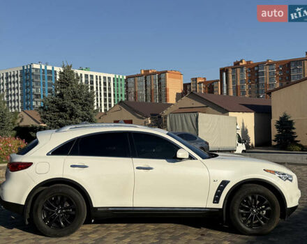 Белый Инфинити QX70, объемом двигателя 3.7 л и пробегом 74 тыс. км за 19900 $, фото 10 на Automoto.ua