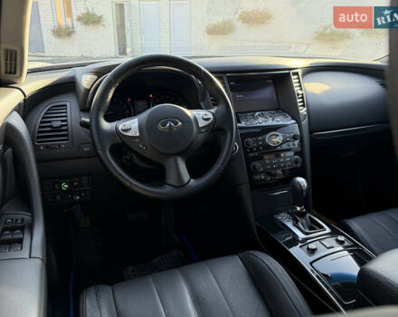 Белый Инфинити QX70, объемом двигателя 3.7 л и пробегом 74 тыс. км за 19900 $, фото 21 на Automoto.ua