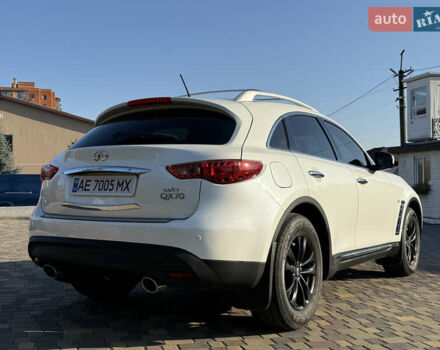 Белый Инфинити QX70, объемом двигателя 3.7 л и пробегом 74 тыс. км за 19900 $, фото 7 на Automoto.ua