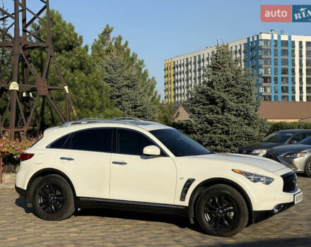 Белый Инфинити QX70, объемом двигателя 3.7 л и пробегом 66 тыс. км за 19800 $, фото 4 на Automoto.ua