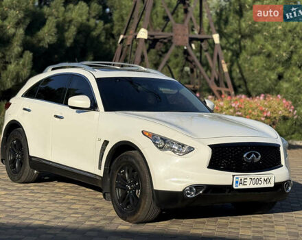 Белый Инфинити QX70, объемом двигателя 3.7 л и пробегом 66 тыс. км за 19800 $, фото 23 на Automoto.ua