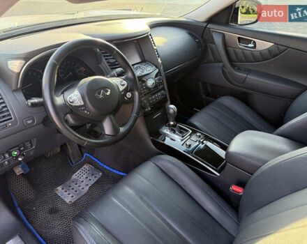 Белый Инфинити QX70, объемом двигателя 3.7 л и пробегом 66 тыс. км за 19800 $, фото 13 на Automoto.ua