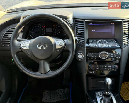 Белый Инфинити QX70, объемом двигателя 3.7 л и пробегом 66 тыс. км за 19800 $, фото 19 на Automoto.ua