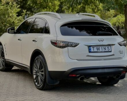 Білий Інфініті QX70, об'ємом двигуна 0.37 л та пробігом 140 тис. км за 21700 $, фото 5 на Automoto.ua