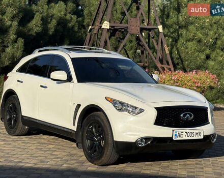 Белый Инфинити QX70, объемом двигателя 3.7 л и пробегом 66 тыс. км за 19800 $, фото 3 на Automoto.ua
