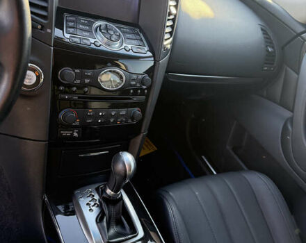 Белый Инфинити QX70, объемом двигателя 3.7 л и пробегом 74 тыс. км за 19900 $, фото 15 на Automoto.ua