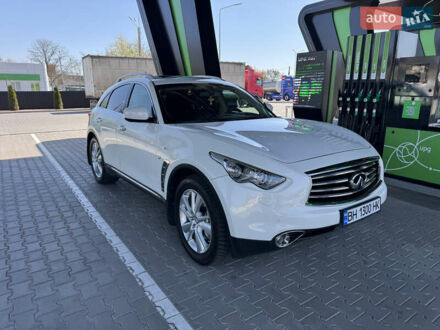 Белый Инфинити QX70, объемом двигателя 3.7 л и пробегом 173 тыс. км за 17500 $, фото 1 на Automoto.ua