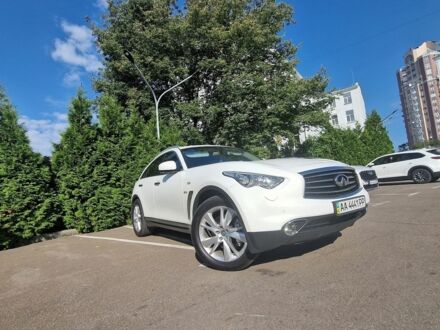 Белый Инфинити QX70, объемом двигателя 2.99 л и пробегом 105 тыс. км за 17750 $, фото 1 на Automoto.ua