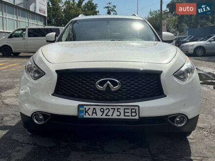 Белый Инфинити QX70, объемом двигателя 3.7 л и пробегом 118 тыс. км за 21000 $, фото 1 на Automoto.ua