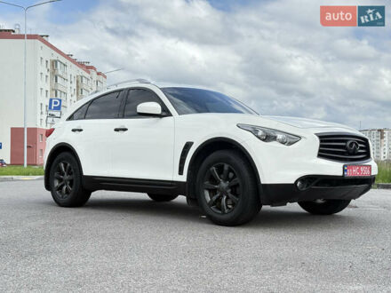Білий Інфініті QX70, об'ємом двигуна 3.7 л та пробігом 200 тис. км за 15800 $, фото 1 на Automoto.ua