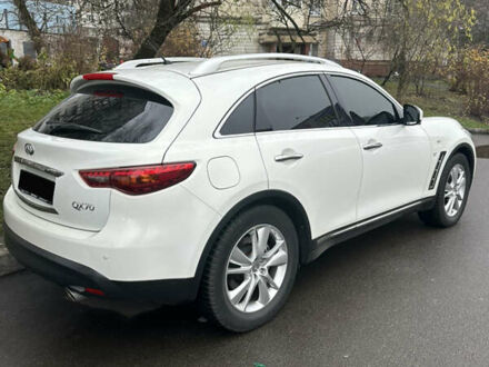 Белый Инфинити QX70, объемом двигателя 3.7 л и пробегом 55 тыс. км за 23500 $, фото 1 на Automoto.ua