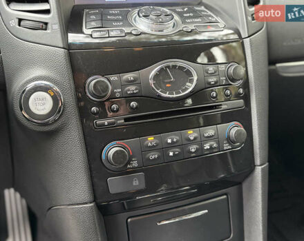 Инфинити QX70 2013 в Киеве на Automoto.ua Черный Инфинити QX70, объемом двигателя 3.7 л и пробегом 136 тыс. км за 18900 $, фото 16 на Automoto.ua