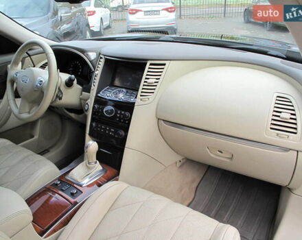 Черный Инфинити QX70, объемом двигателя 3.7 л и пробегом 235 тыс. км за 17300 $, фото 68 на Automoto.ua