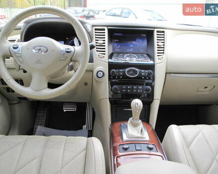 Черный Инфинити QX70, объемом двигателя 3.7 л и пробегом 235 тыс. км за 17300 $, фото 46 на Automoto.ua