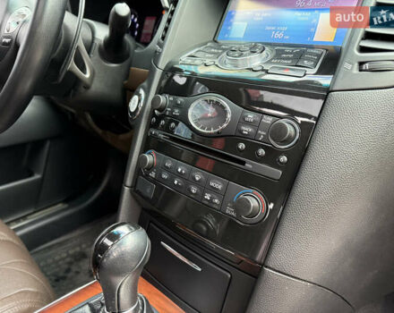 Черный Инфинити QX70, объемом двигателя 3.7 л и пробегом 140 тыс. км за 18500 $, фото 27 на Automoto.ua
