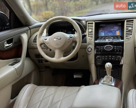 Черный Инфинити QX70, объемом двигателя 2.99 л и пробегом 154 тыс. км за 18700 $, фото 24 на Automoto.ua