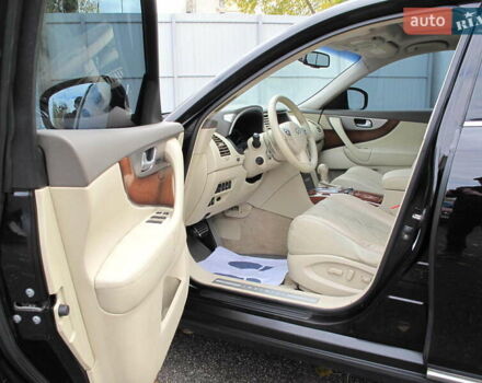 Черный Инфинити QX70, объемом двигателя 3.7 л и пробегом 235 тыс. км за 17300 $, фото 23 на Automoto.ua