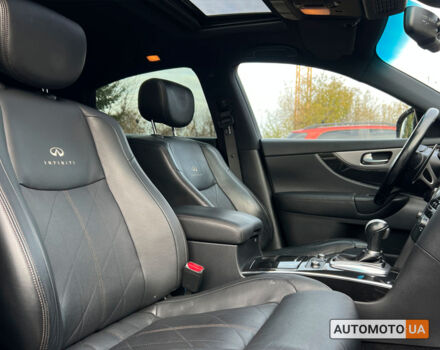 Чорний Інфініті QX70, об'ємом двигуна 3 л та пробігом 165 тис. км за 18500 $, фото 9 на Automoto.ua