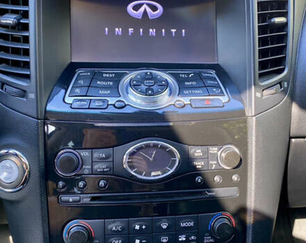 Черный Инфинити QX70, объемом двигателя 2.99 л и пробегом 175 тыс. км за 17900 $, фото 17 на Automoto.ua