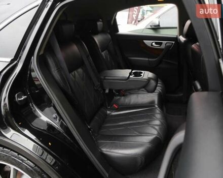 Черный Инфинити QX70, объемом двигателя 3.7 л и пробегом 150 тыс. км за 19500 $, фото 10 на Automoto.ua