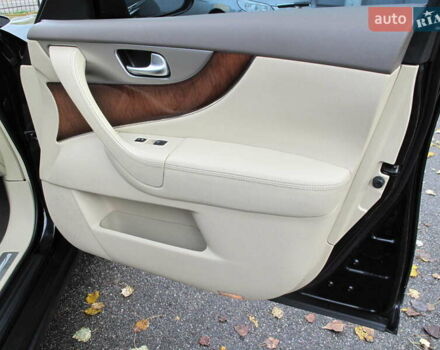 Черный Инфинити QX70, объемом двигателя 3.7 л и пробегом 235 тыс. км за 17300 $, фото 59 на Automoto.ua