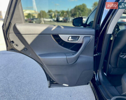 Черный Инфинити QX70, объемом двигателя 5 л и пробегом 171 тыс. км за 18900 $, фото 31 на Automoto.ua