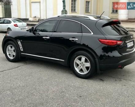 Черный Инфинити QX70, объемом двигателя 3.7 л и пробегом 138 тыс. км за 15900 $, фото 5 на Automoto.ua