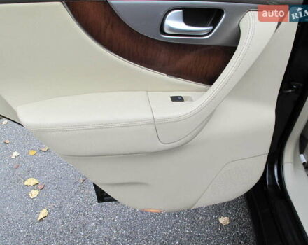 Черный Инфинити QX70, объемом двигателя 3.7 л и пробегом 235 тыс. км за 17300 $, фото 40 на Automoto.ua