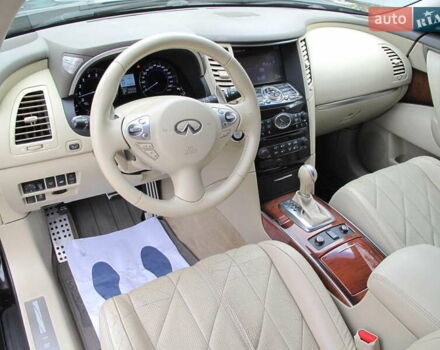 Черный Инфинити QX70, объемом двигателя 3.7 л и пробегом 235 тыс. км за 17300 $, фото 36 на Automoto.ua
