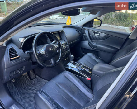 Черный Инфинити QX70, объемом двигателя 3.7 л и пробегом 185 тыс. км за 17999 $, фото 13 на Automoto.ua