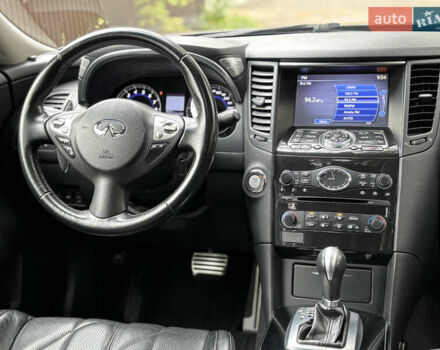 Инфинити QX70 2013 в Киеве на Automoto.ua Черный Инфинити QX70, объемом двигателя 3.7 л и пробегом 136 тыс. км за 18900 $, фото 20 на Automoto.ua
