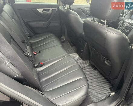 Черный Инфинити QX70, объемом двигателя 3.7 л и пробегом 185 тыс. км за 17700 $, фото 16 на Automoto.ua