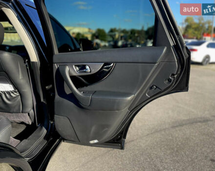 Черный Инфинити QX70, объемом двигателя 5 л и пробегом 171 тыс. км за 18900 $, фото 37 на Automoto.ua