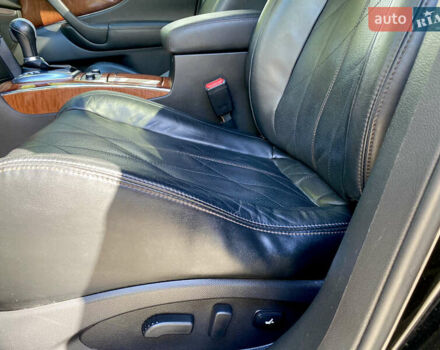 Черный Инфинити QX70, объемом двигателя 2.99 л и пробегом 175 тыс. км за 17900 $, фото 12 на Automoto.ua