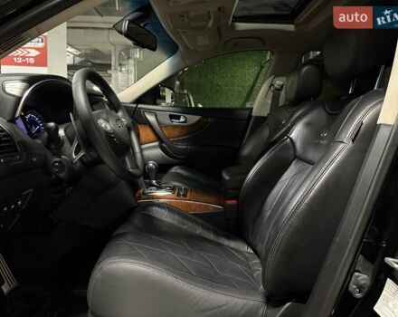 Черный Инфинити QX70, объемом двигателя 3.7 л и пробегом 151 тыс. км за 19700 $, фото 24 на Automoto.ua