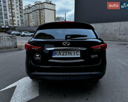 Черный Инфинити QX70, объемом двигателя 3.7 л и пробегом 230 тыс. км за 16500 $, фото 6 на Automoto.ua